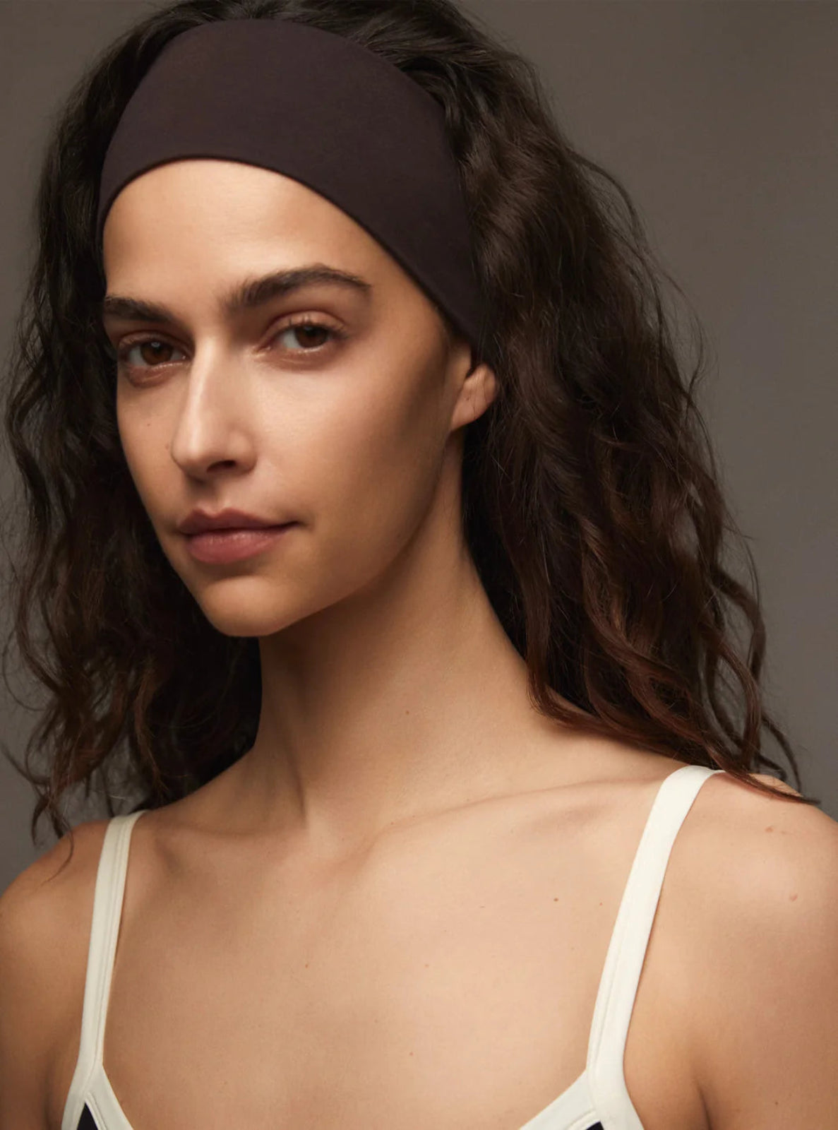 Woman wearing a brown headband